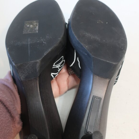 Authentic Miu Miu Black White Floral Graphic Image Slip-On Mule Heel 37.5 US/7.5 - Picture 13 of 15